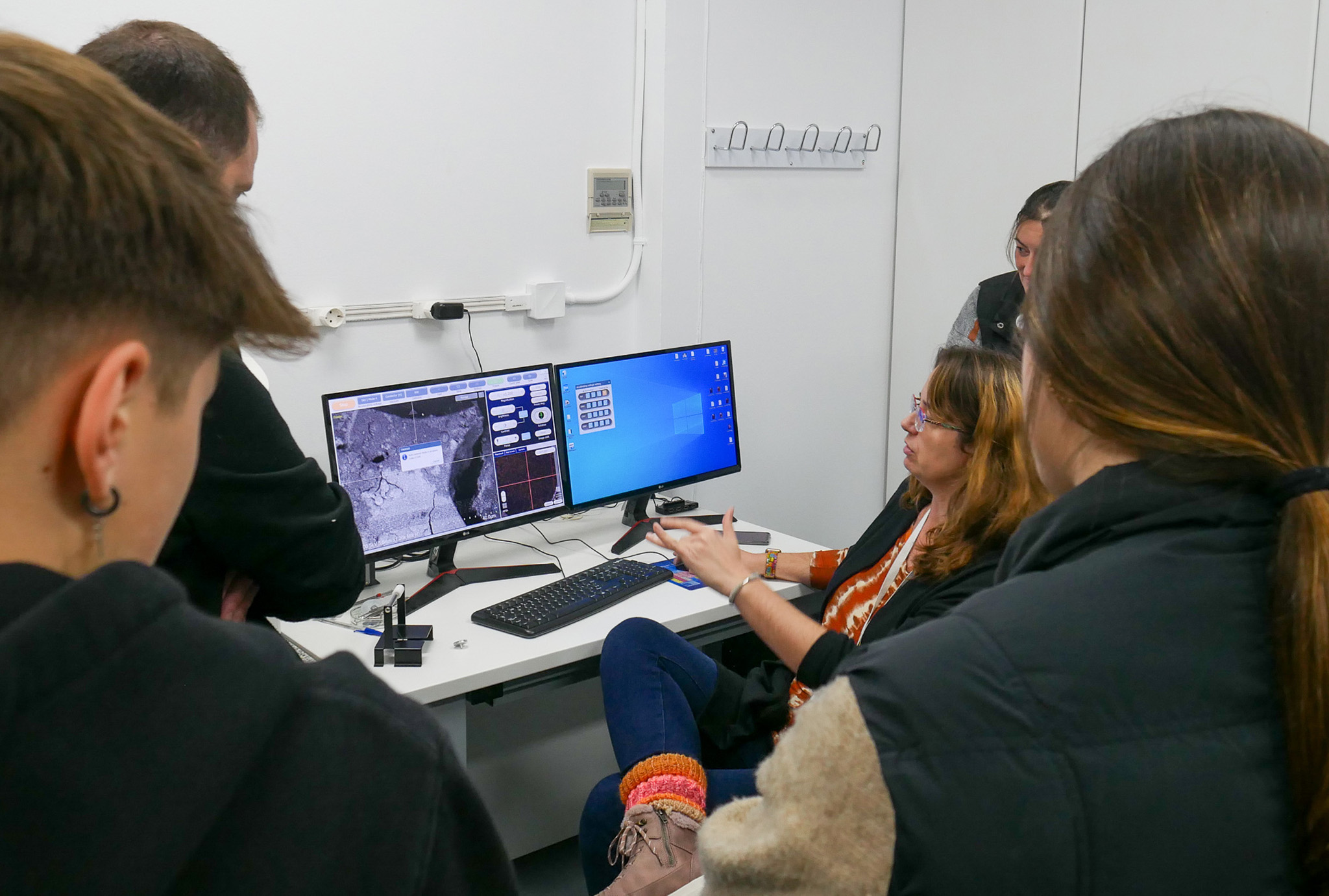 Adelina Geyer with a group of students who visited GEO3BCN-CSIC facilities.